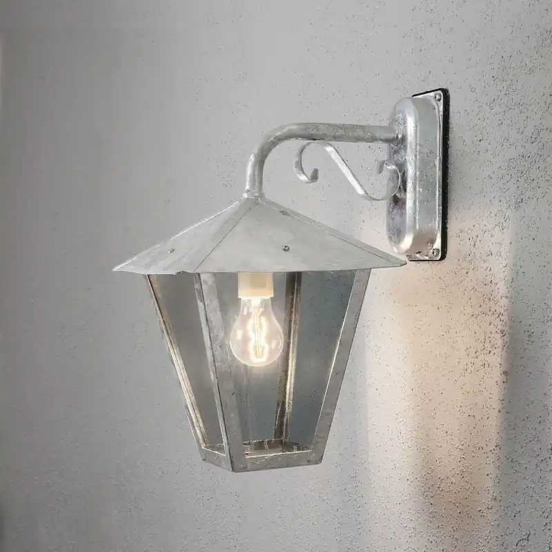 Benu Vägglykta Ned E27 230-240V IP23 Galvaniserad Konstsmide Erbjudande