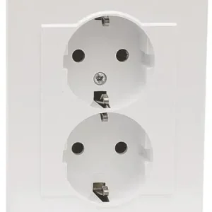 Malmbergs Optima 2-vägsuttag Jordat Fynd