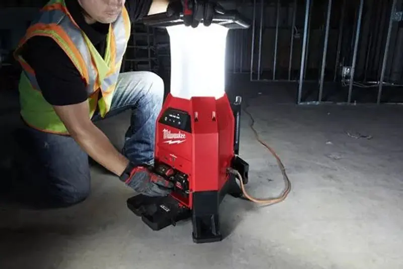 MILWAUKEE M18 ONESLDP-0 ARBETSLAMPA (UTAN BATTERI) Köp nu